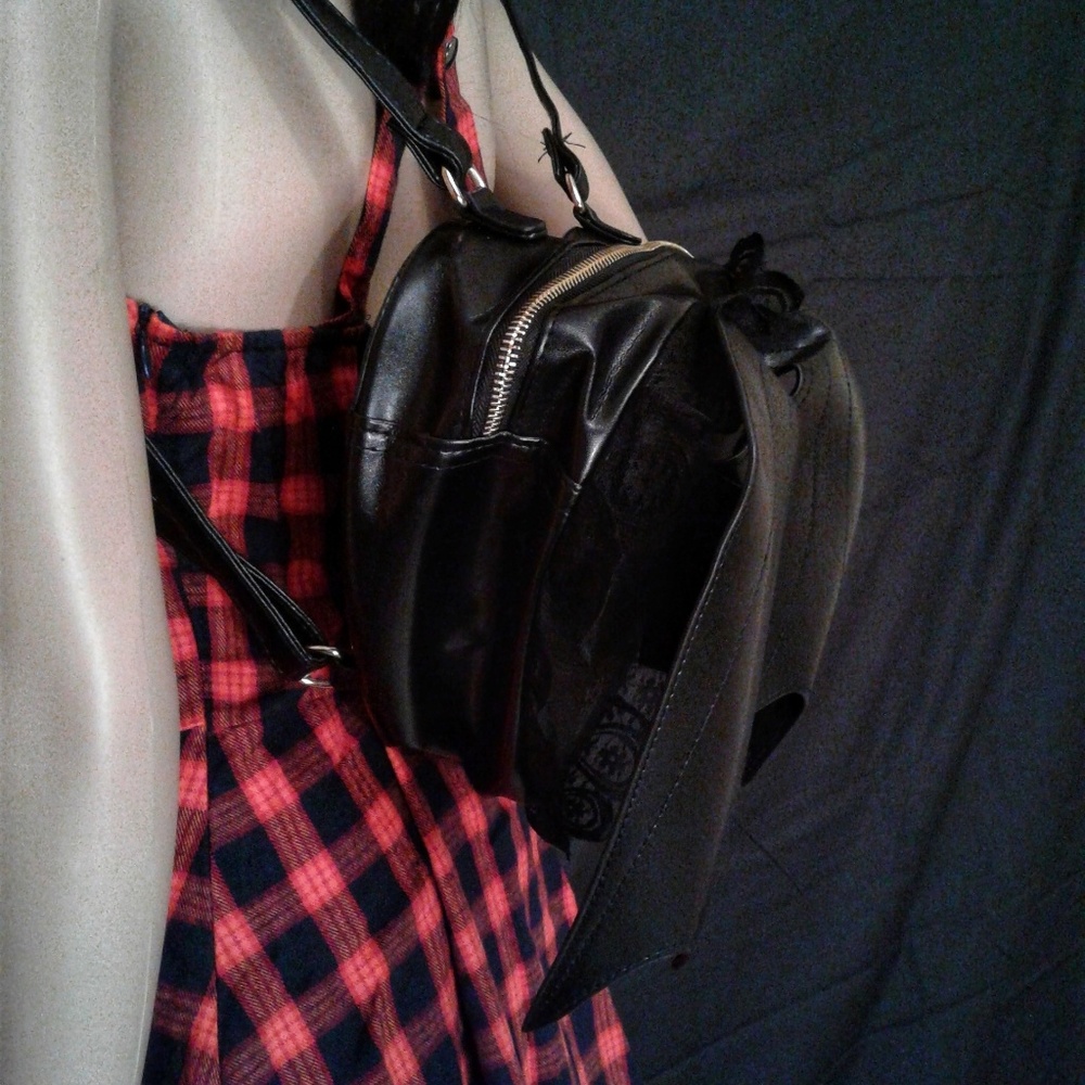 Winged Heart Backpack with Lace Trim - Picture 5 of 7